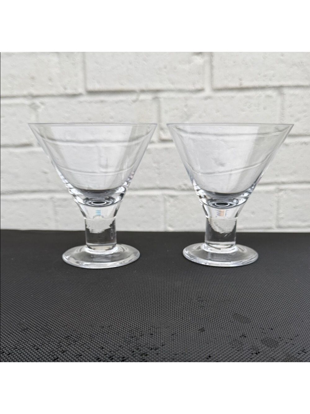 Pair of Stylish Crystal Clear 7 oz Martini/Cocktail Glasses Excellent Condition
